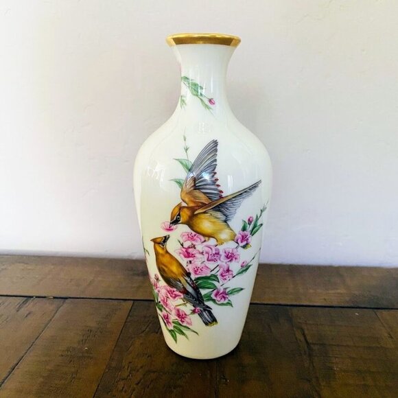 Vintage LENOX The Gift of Love Vase Floral and Birds Waxwing - Picture 4 of 4